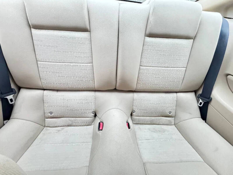 2009 Ford Mustang V6 Deluxe