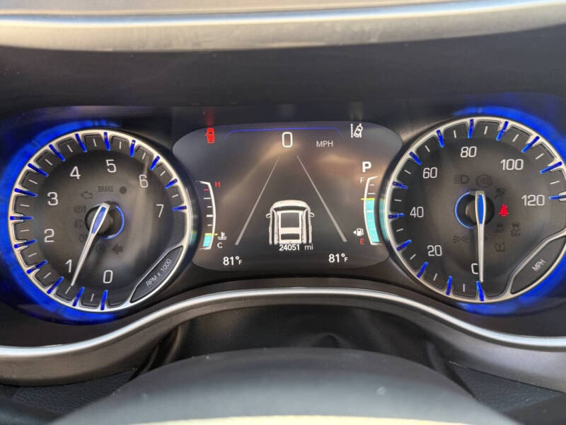2025 Chrysler Pacifica Select