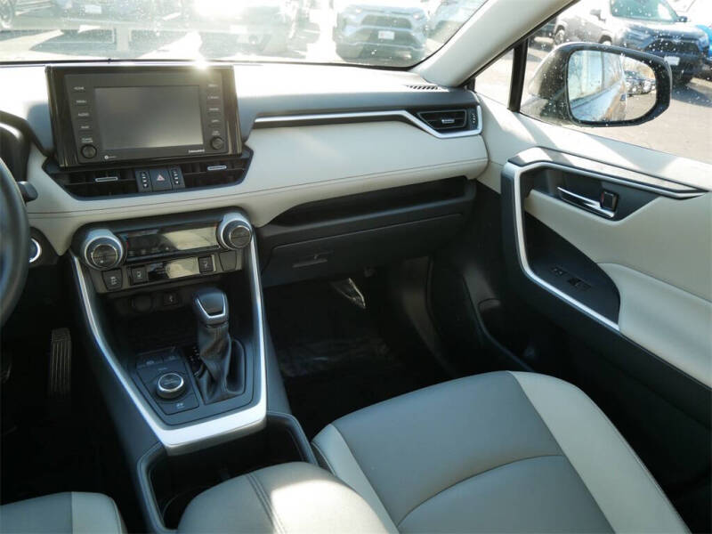 2022 Toyota RAV4 Hybrid XLE Premium