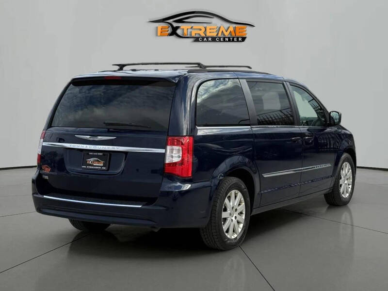 2016 Chrysler Town and Country Touring