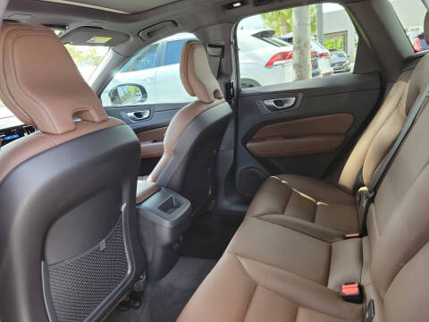 2024 Volvo XC60 B5 Plus Dark Theme