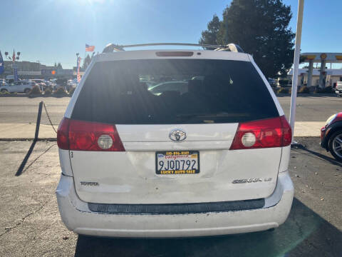 2006 Toyota Sienna LE 8 Passenger