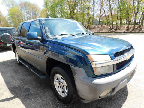 2005 Chevrolet Avalanche for sale at Macrocar Sales Inc in Uniontown OH