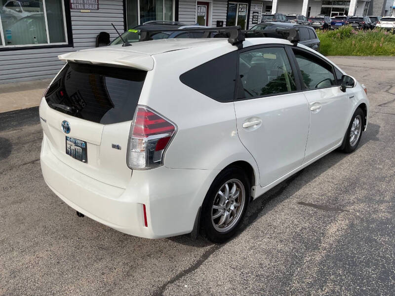 2015 Toyota Prius v Two