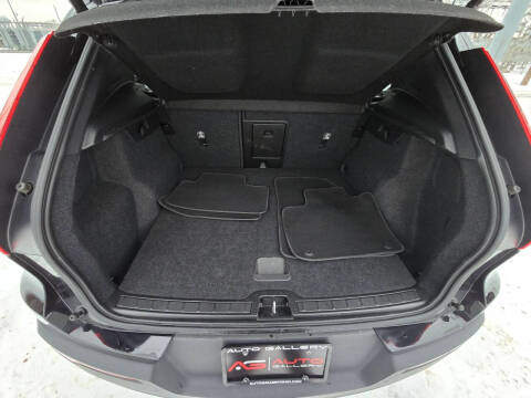 2021 Volvo XC40 T5 Momentum