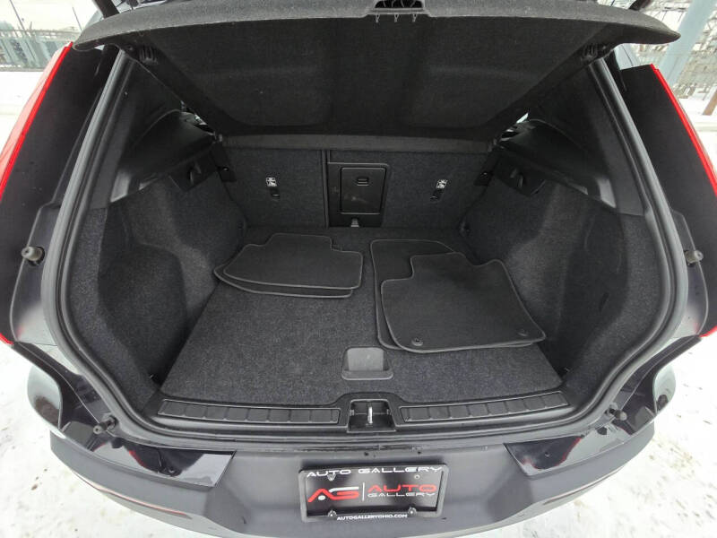 2021 Volvo XC40 T5 Momentum