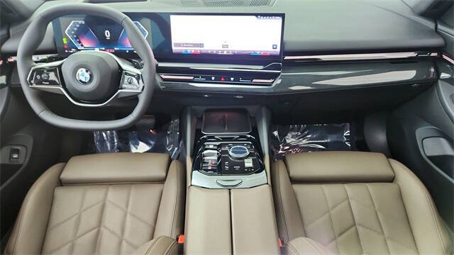 2025 BMW 5 Series 530i