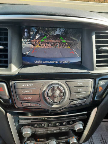 2017 Nissan Pathfinder SV