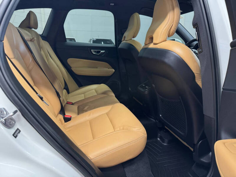 2022 Volvo XC60 B5 Inscription