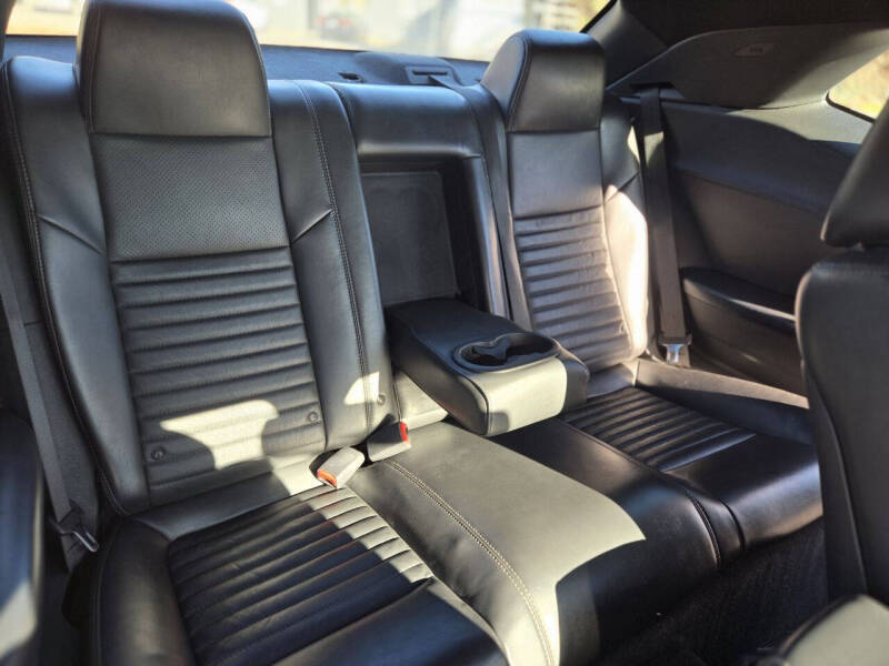 2013 Dodge Challenger SXT Plus