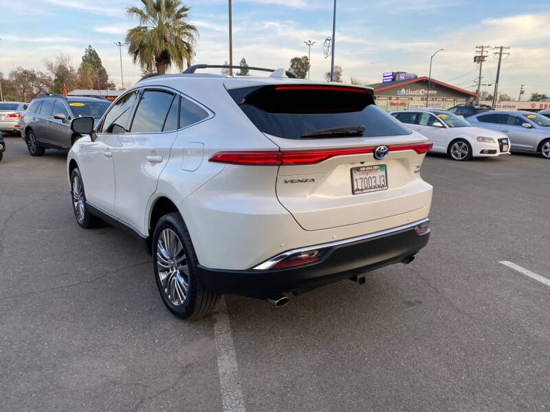 2021 Toyota Venza XLE photo 5