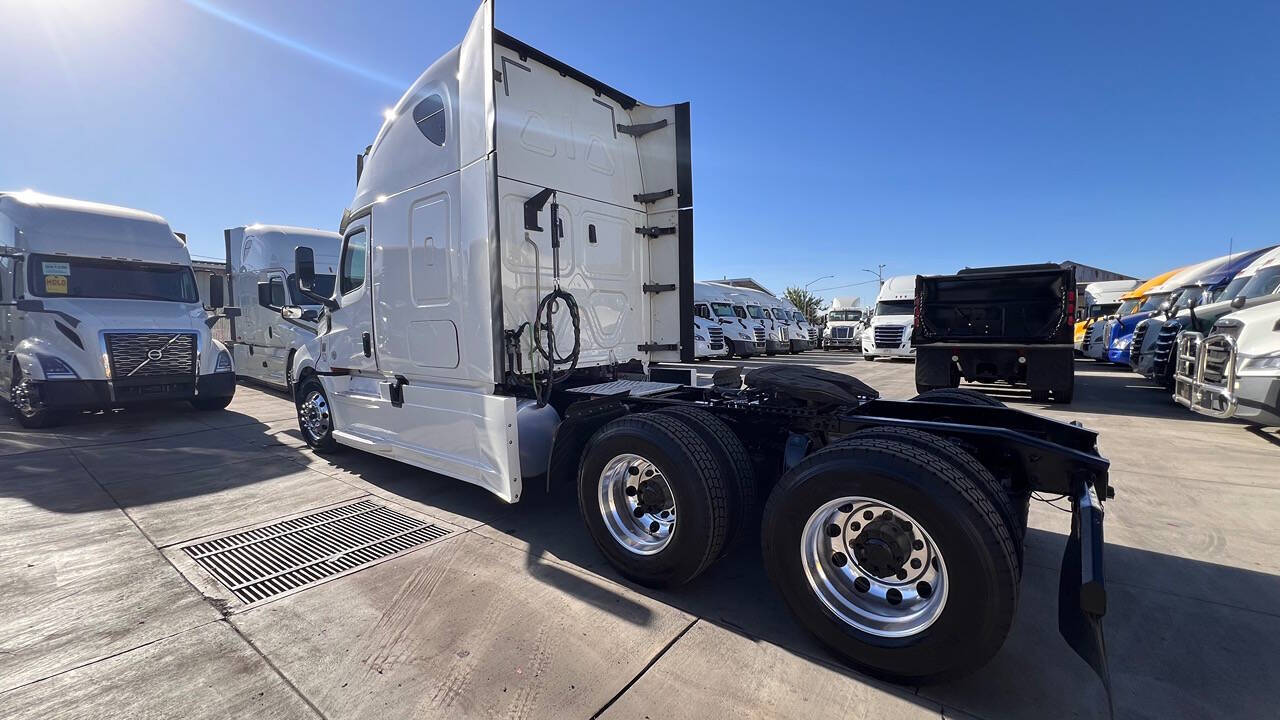 2019 Freightliner Cascadia for sale at KING TRUCK TRAILER SALES in Bakersfield, CA