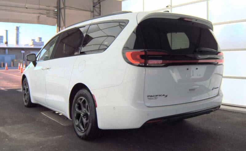 2024 Chrysler Pacifica Plug-In Hybrid Premium S Appearance
