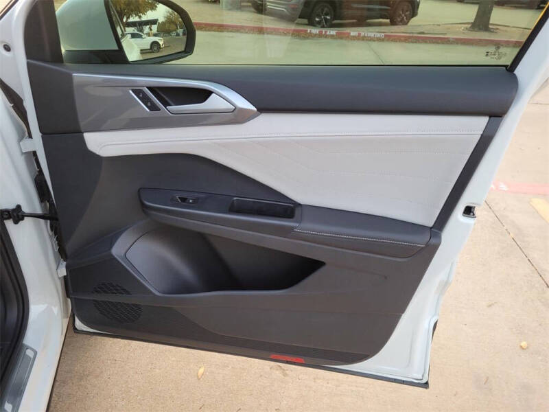 2025 Volkswagen Taos SEL 4Motion