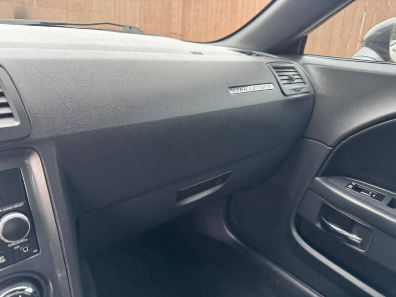 2014 Dodge Challenger SXT Plus