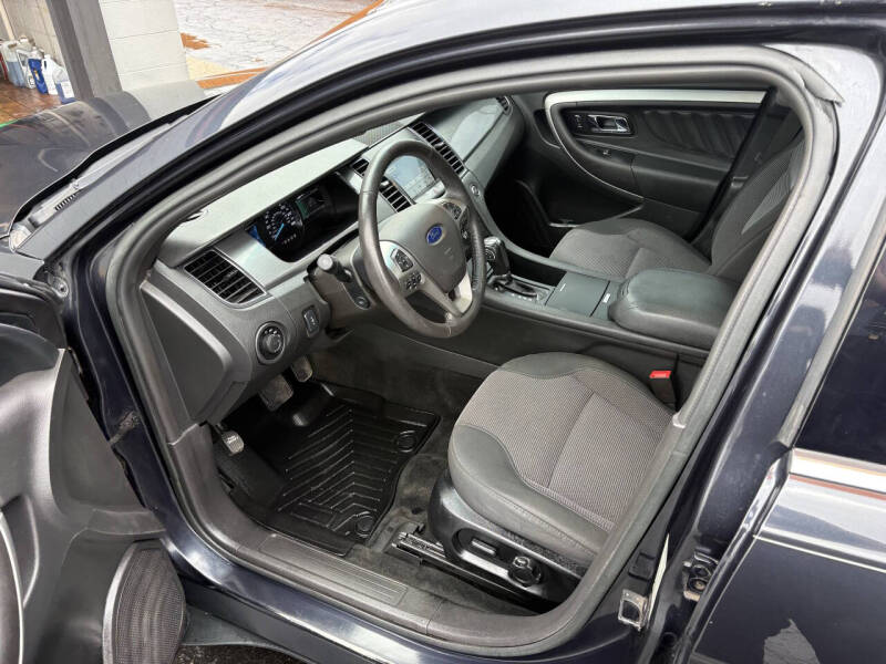 2017 Ford Taurus SEL