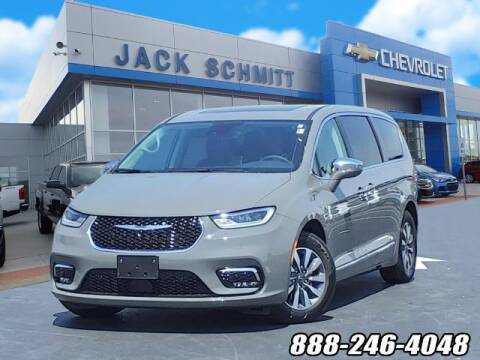 2022 Chrysler Pacifica Hybrid for sale at Jack Schmitt Chevrolet Wood River in Wood River IL