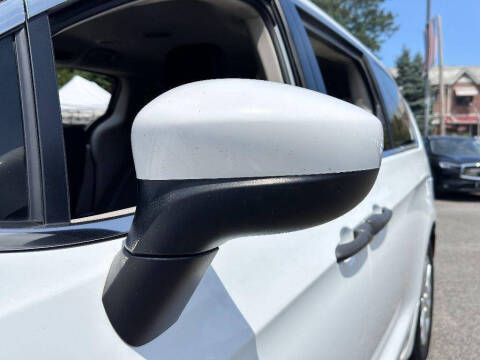 2020 Chrysler Voyager L