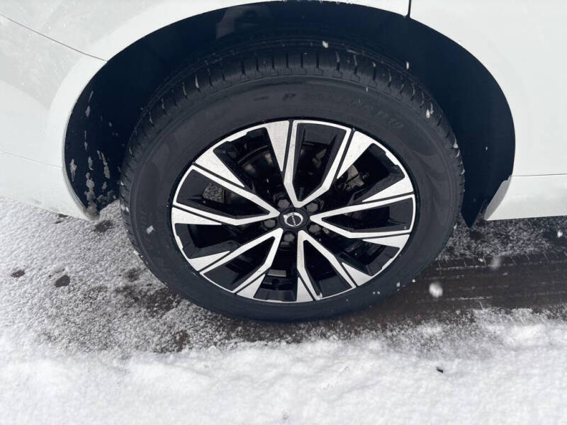 2024 Volvo XC60 B5 Plus Dark Theme