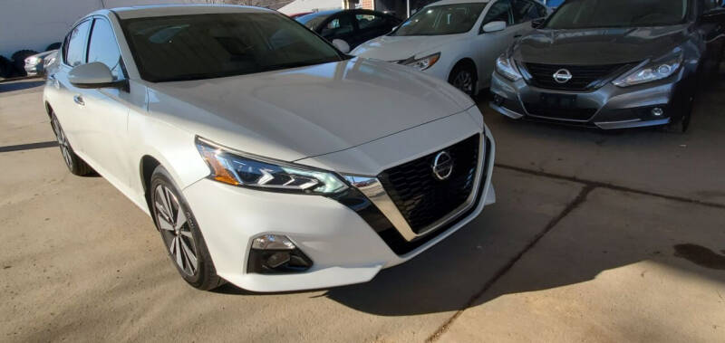 2020 Nissan Altima for sale at Divine Auto Sales LLC in Omaha NE