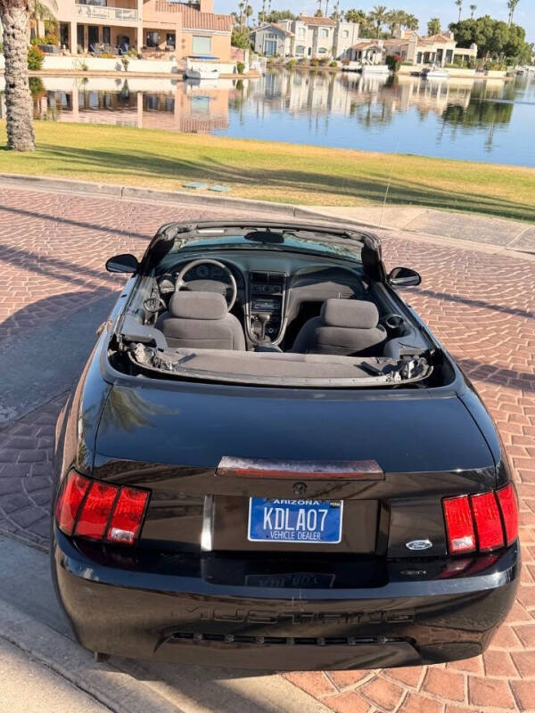 2004 Ford Mustang Deluxe