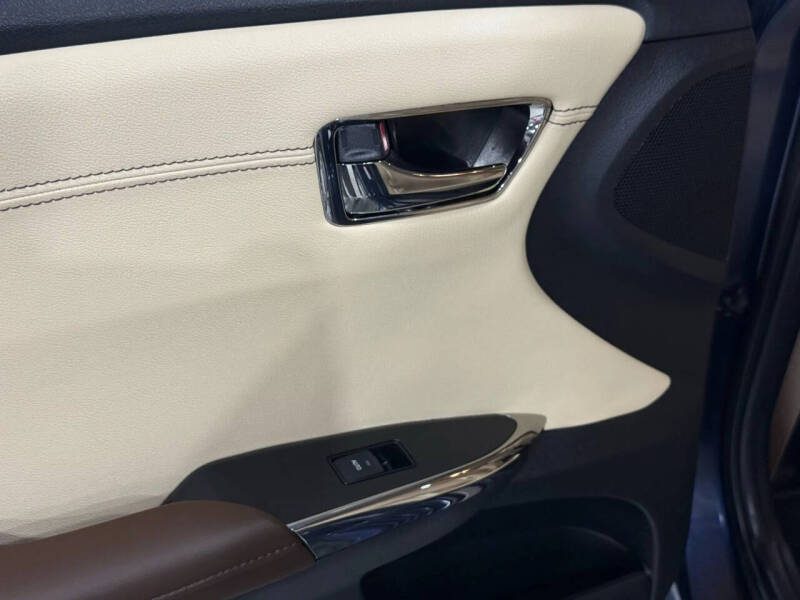 2018 Toyota Avalon Hybrid Limited