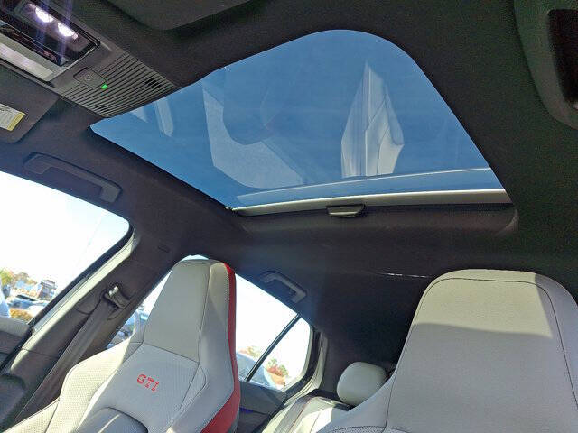 2025 Volkswagen Golf GTI Autobahn