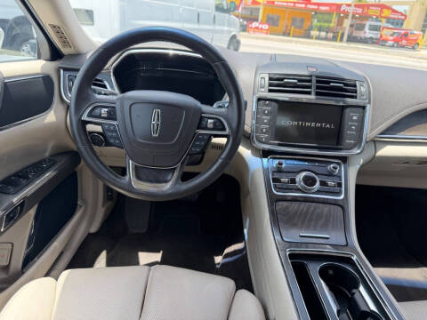 2017 Lincoln Continental Select