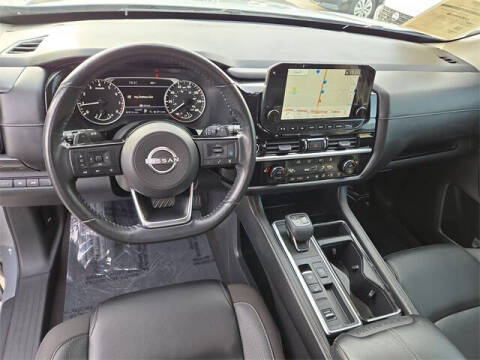 2023 Nissan Pathfinder SL