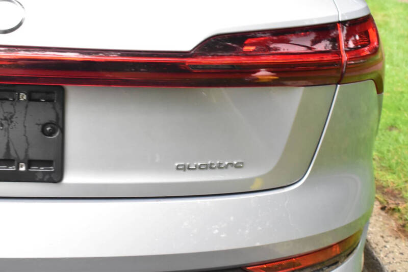 2021 Audi e-tron quattro Premium Plus