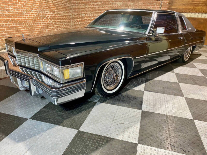 1977 Cadillac DeVille for sale at Borderline Classics & Auto Sales in Dinuba CA