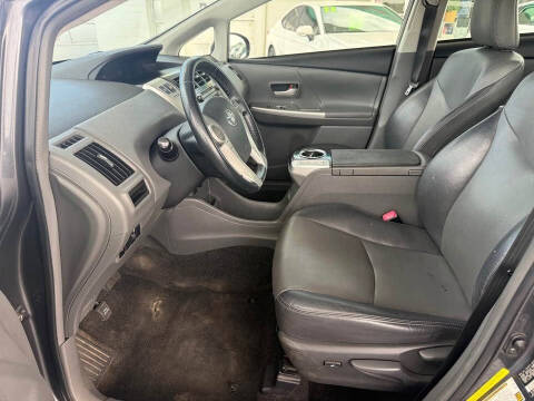 2014 Toyota Prius v Five