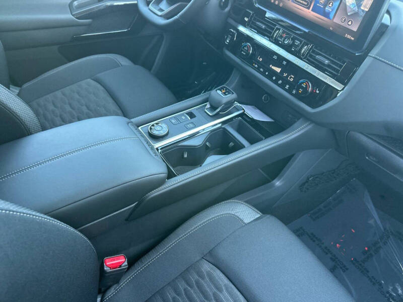 2026 Nissan Pathfinder SV