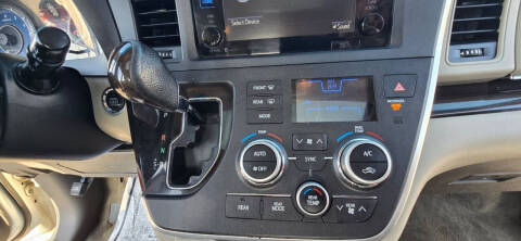 2015 Toyota Sienna XLE 8-Passenger