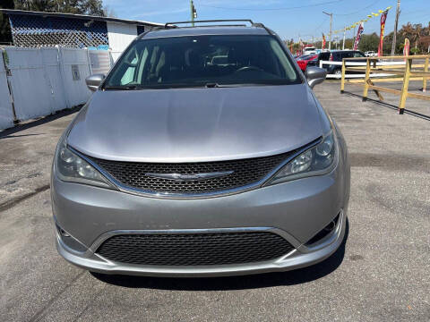 2017 Chrysler Pacifica Touring Plus
