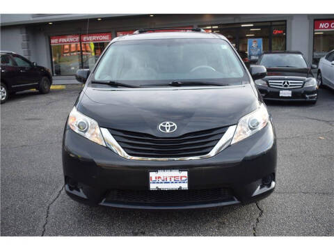 2011 Toyota Sienna LE 7-Passenger