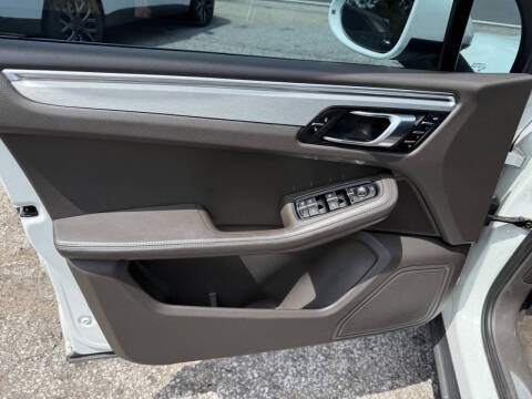 2015 Porsche Macan S