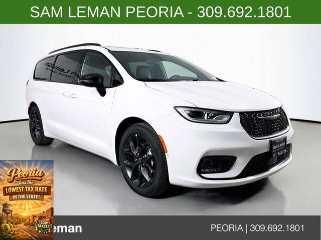 2026 Chrysler Pacifica Limited's photo