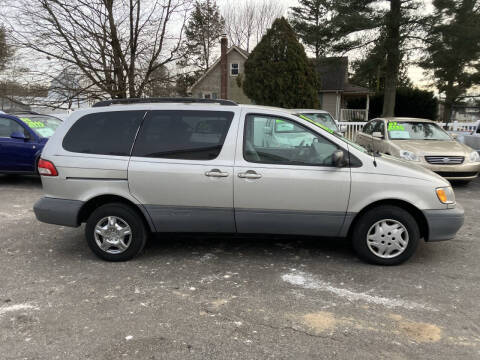 2003 Toyota Sienna LE
