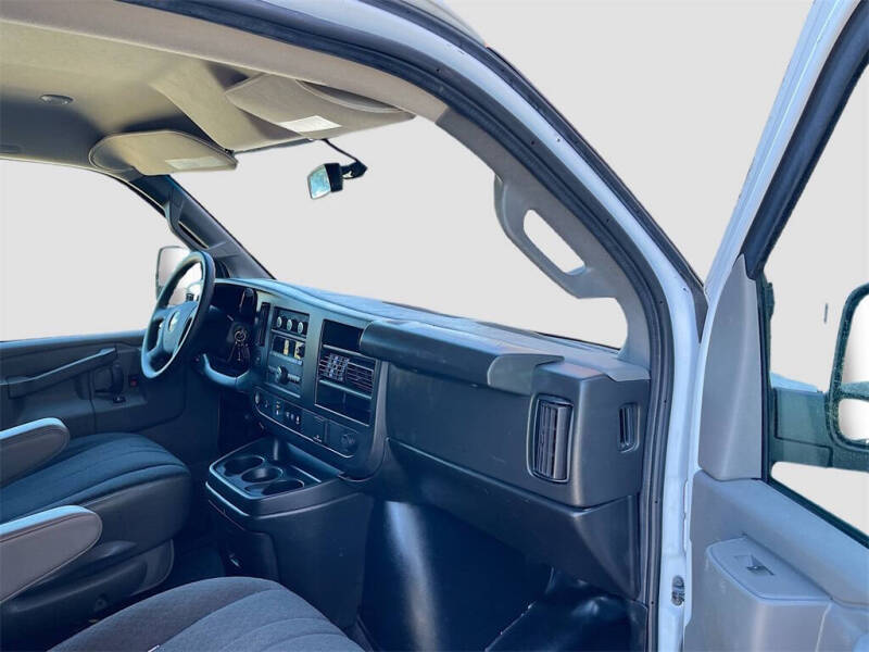 2022 Chevrolet Express 2500