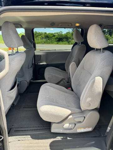 2015 Toyota Sienna LE 7-Passenger