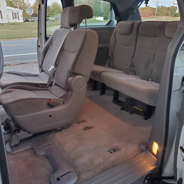 2009 Toyota Sienna CE 7-Passenger