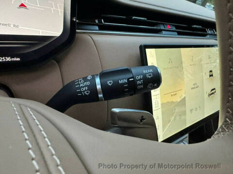 2025 Land Rover Range Rover P615 SV LWB