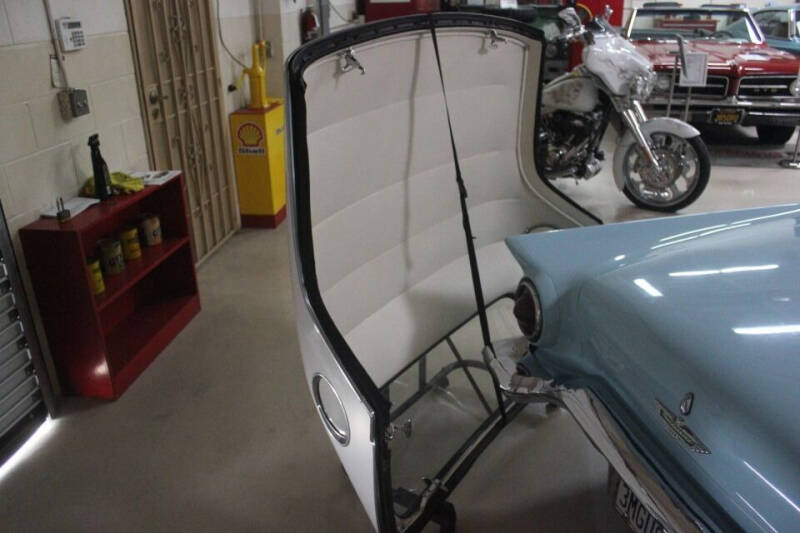 1957 Ford Thunderbird