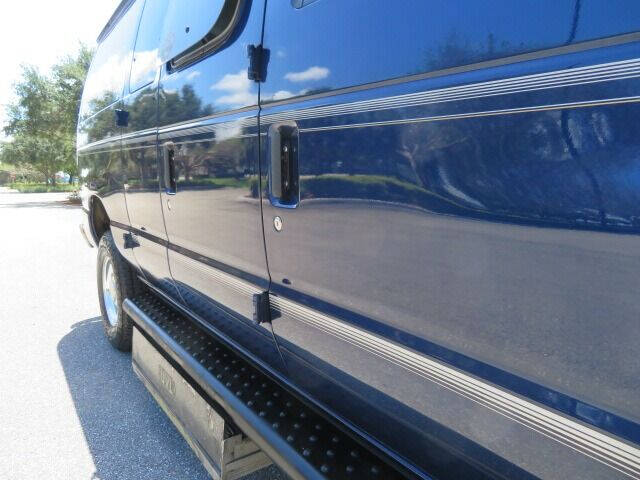 2011 Ford E-Series E-350 SD XLT