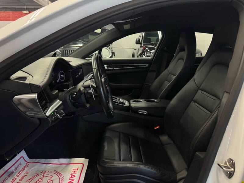 2023 Porsche Panamera 4 E-Hybrid Platinum Edition