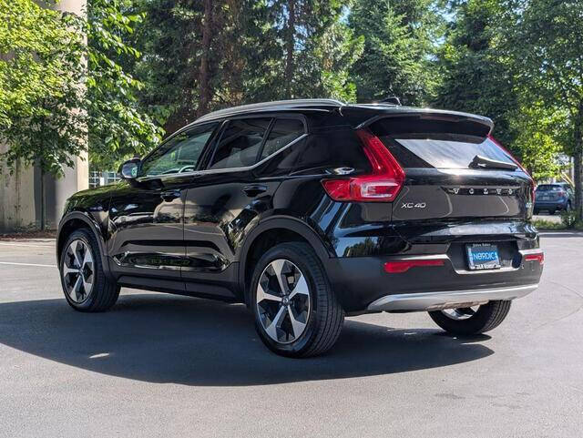 2025 Volvo XC40 B5 Plus Bright Theme