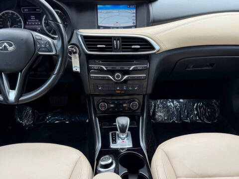 2017 Infiniti QX30 Premium