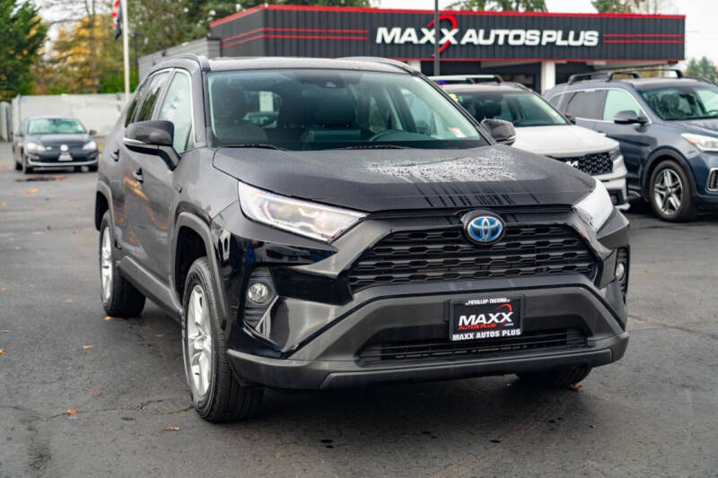 2020 Toyota RAV4 Hybrid XLE