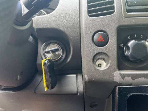 2011 Nissan Pathfinder LE